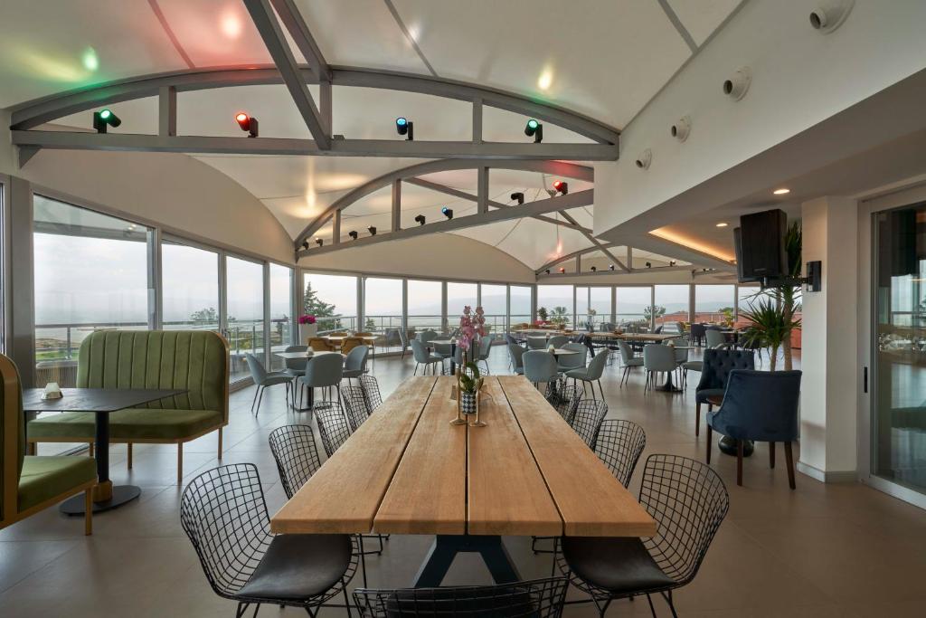 Un restaurante o sitio para comer en Richmond Pamukkale Thermal