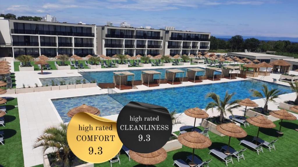 The swimming pool at or close to Resort Del Mar Emotion