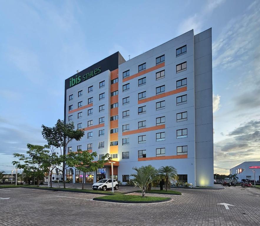 a building with a sign on the side of it at ibis Styles Boa Vista in Boa Vista