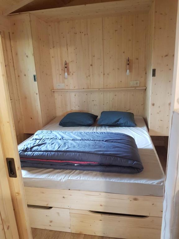 Postel nebo postele na pokoji v ubytování Camping le Marache