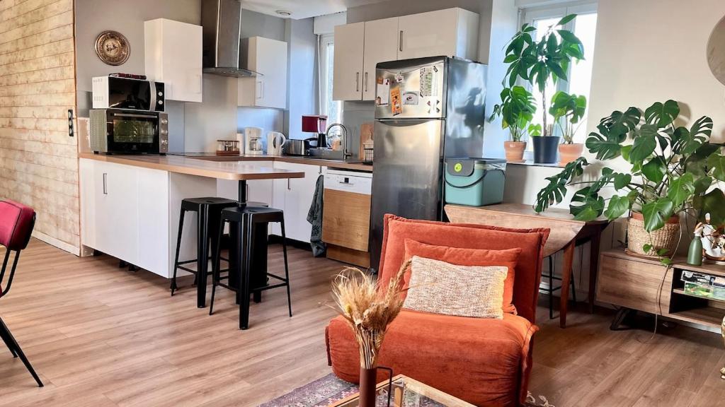 Kuchyňa alebo kuchynka v ubytovaní Bel appartement, proche plages pour 4 personnes, 2 chambres