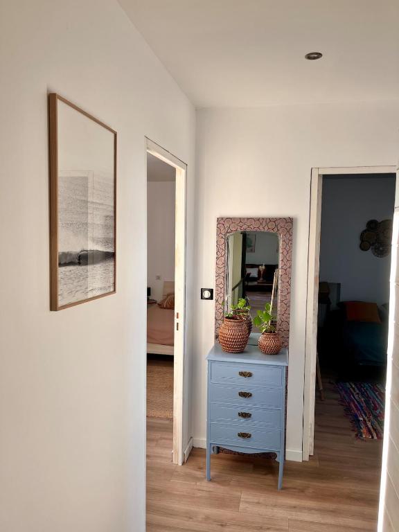 Televízia a/alebo spoločenská miestnosť v ubytovaní Bel appartement, proche plages pour 4 personnes, 2 chambres