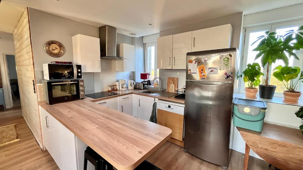 Kuchyňa alebo kuchynka v ubytovaní Bel appartement, proche plages pour 4 personnes, 2 chambres