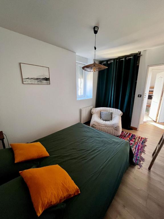 Posteľ alebo postele v izbe v ubytovaní Bel appartement, proche plages pour 4 personnes, 2 chambres