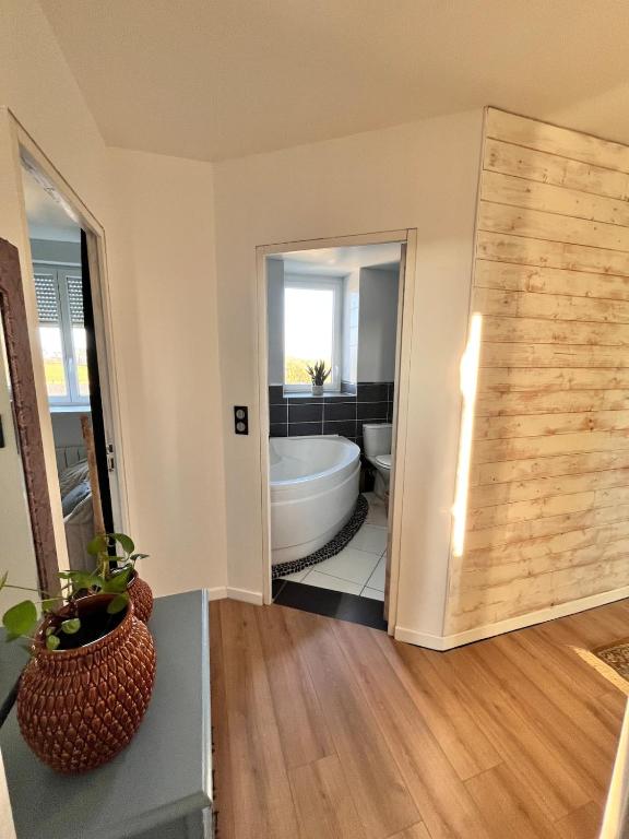 Posteľ alebo postele v izbe v ubytovaní Bel appartement, proche plages pour 4 personnes, 2 chambres