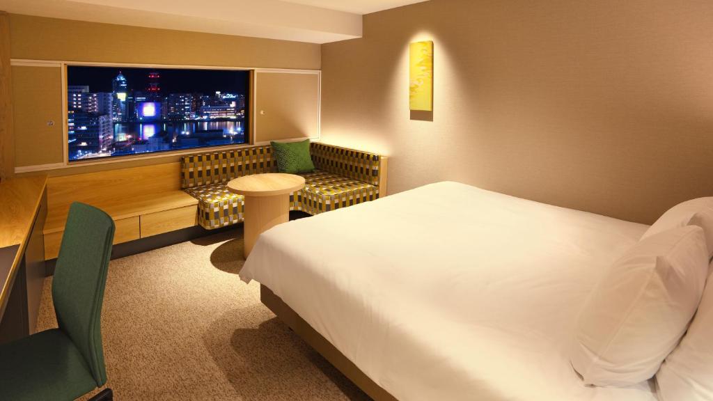 TV a/nebo společenská místnost v ubytování ANA Crowne Plaza Niigata by IHG