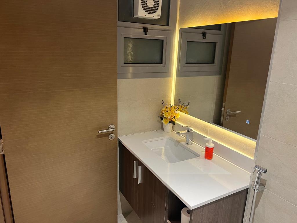 Ένα μπάνιο στο Gulf Suite