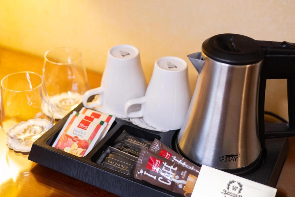 Příslušenství pro přípravu čaje a kávy v ubytování Hotel Waldinger