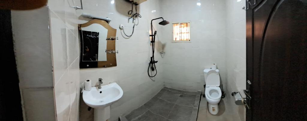 Koupelna v ubytování DeraDavids Apartment