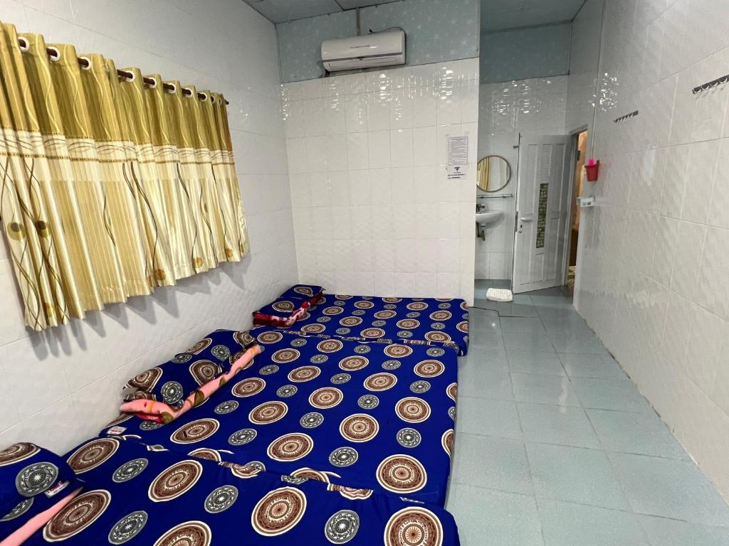 Postel nebo postele na pokoji v ubytování Nhà trọ BÌNH NGUYÊN 2
