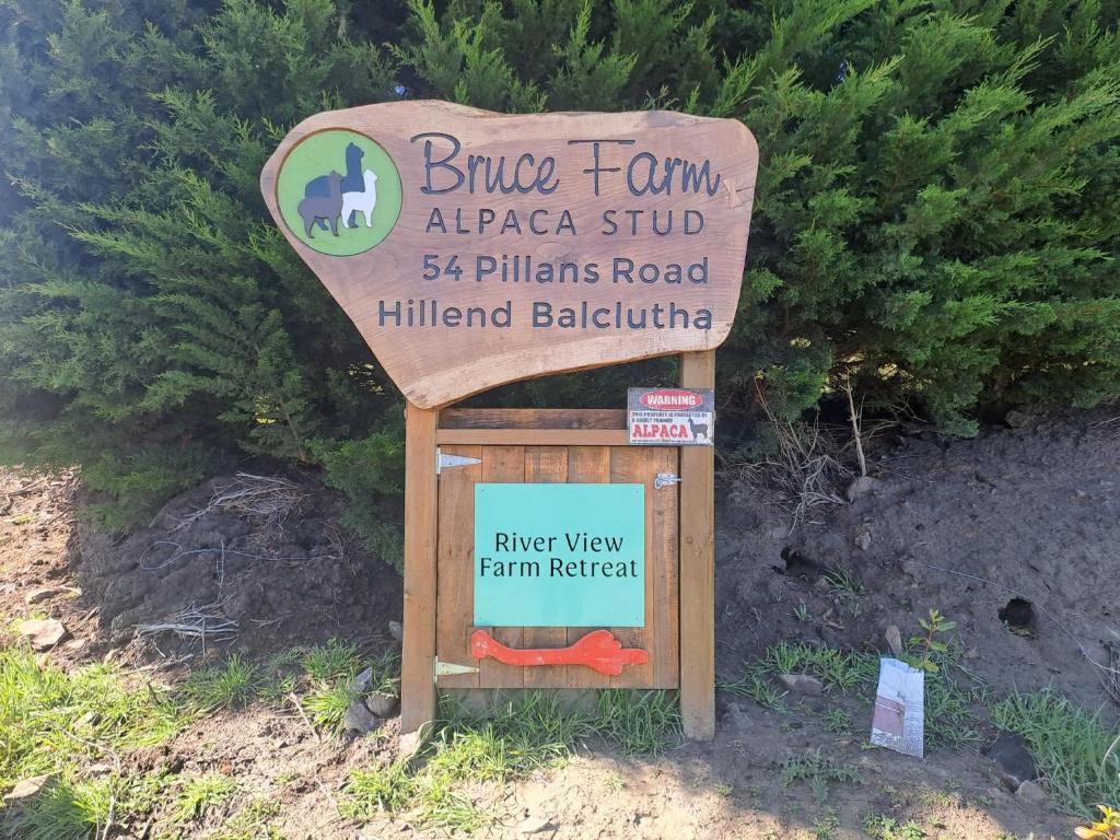 Certifikát, hodnocení, plakát nebo jiný dokument vystavený v ubytování Bruce Farm Alpaca Cabin 4 by Tiny Away
