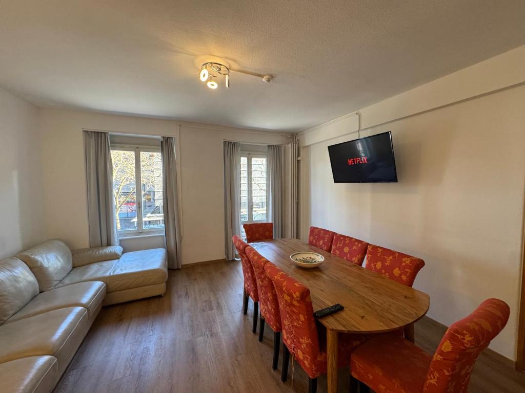 TV a/nebo společenská místnost v ubytování Downtown Apartments