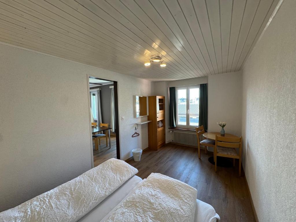 Postel nebo postele na pokoji v ubytování Downtown Apartments