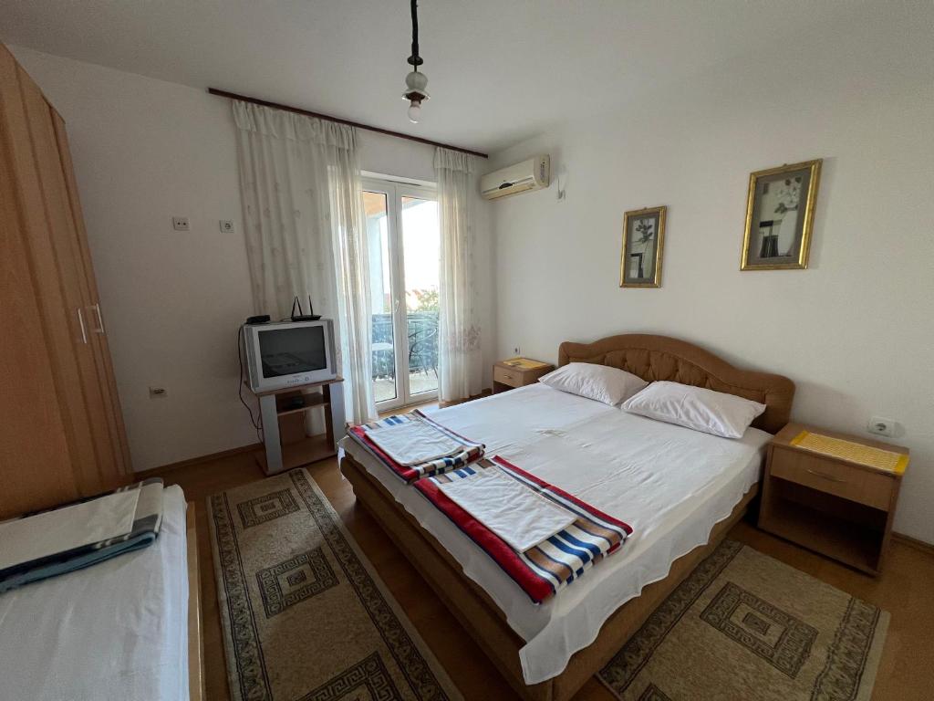 A bed or beds in a room at Guest House Plima 2