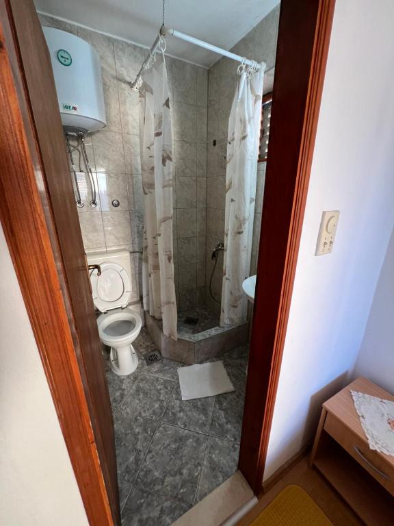 A bathroom at Guest House Plima 2