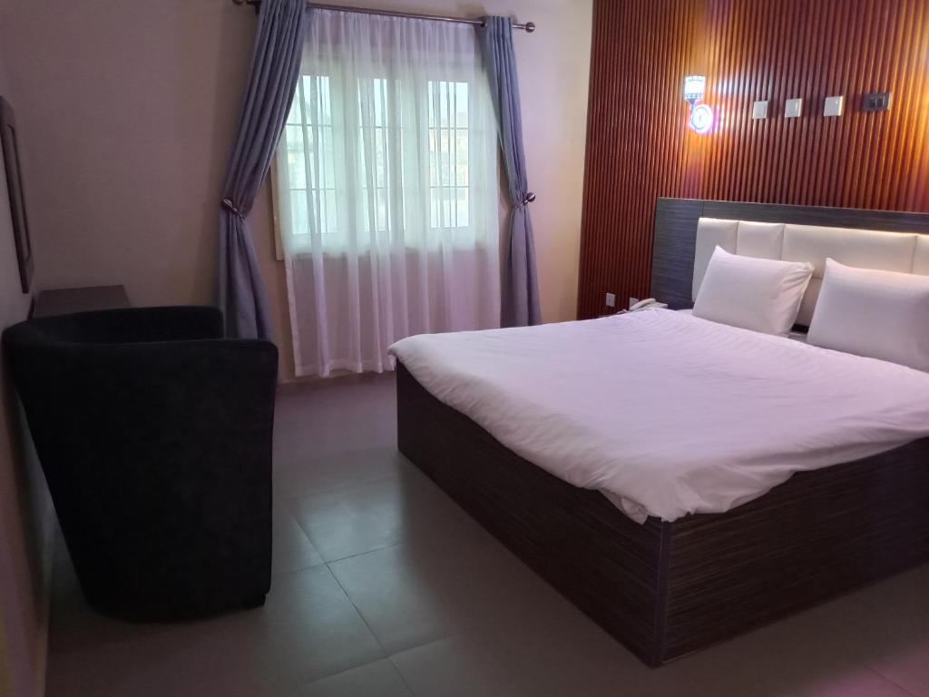 Postel nebo postele na pokoji v ubytování Tofana Hotel and Event Center