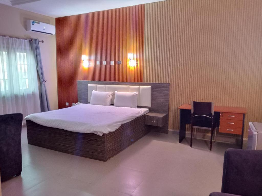 Postel nebo postele na pokoji v ubytování Tofana Hotel and Event Center