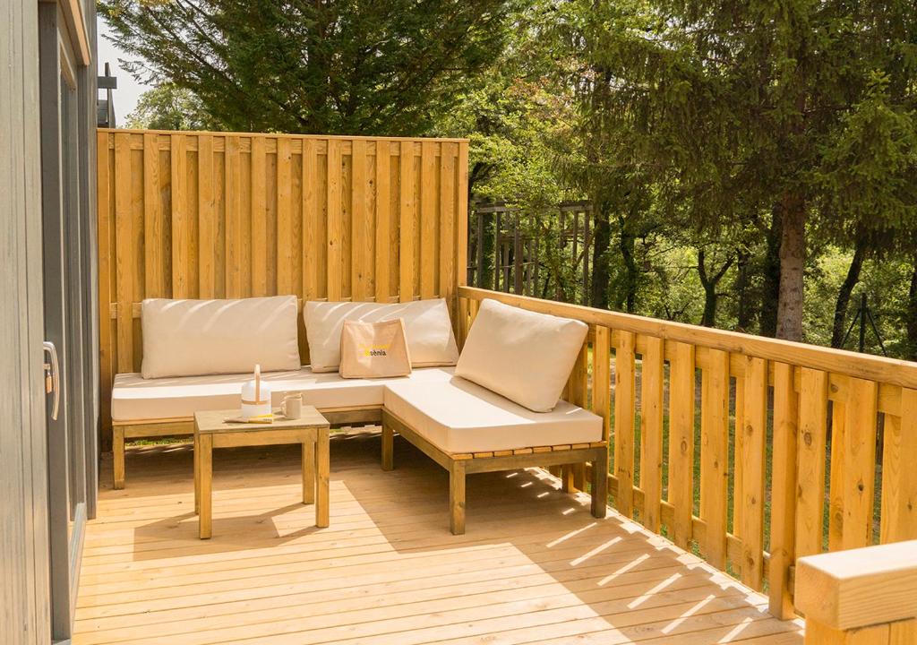 Balkón nebo terasa v ubytování CAMPING SÈNIA RUPIT