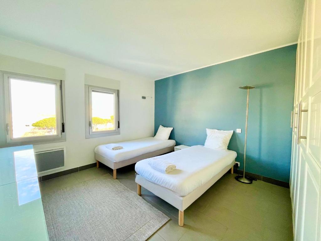 Cama ou camas em um quarto em PGH N9- Vue Mer, 100m de la Plage & Parking Privé