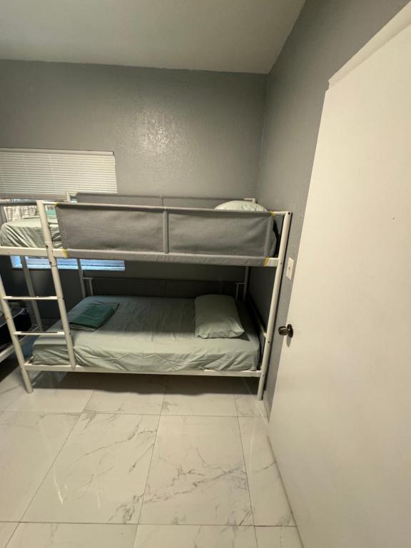Postel nebo postele na pokoji v ubytování Ohana Wynwood