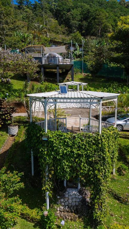 Zahrada ubytování Glamping Renacer Vistas Turrialba, Paris