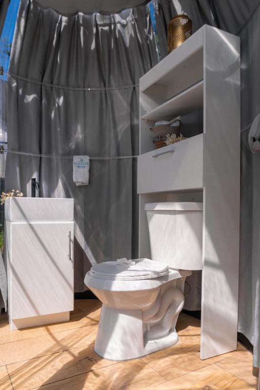 Koupelna v ubytování Glamping Renacer Vistas Turrialba, Paris