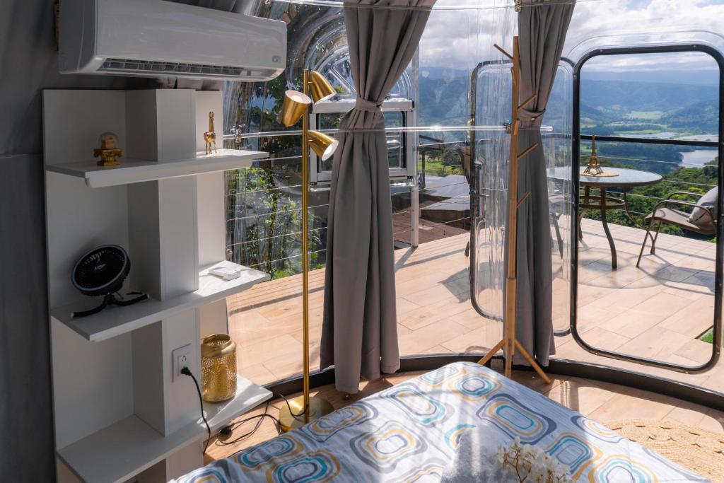Příroda nedaleko kapslového hotelu