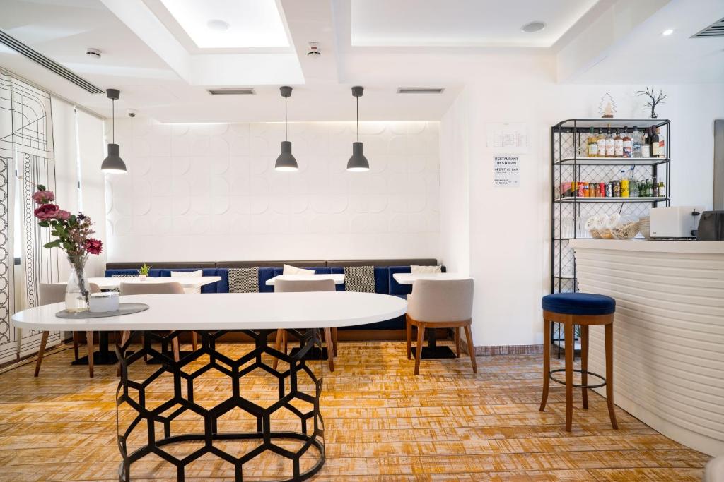 Hotel Passport - Resim 29