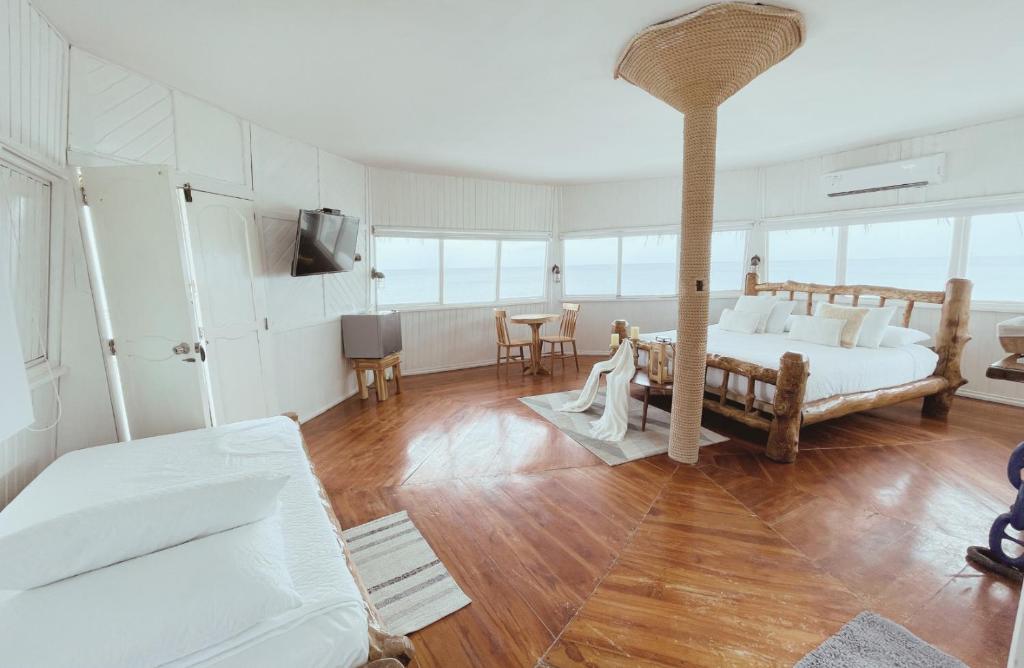 Postel nebo postele na pokoji v ubytování Quinta del Mar Crystal Beach