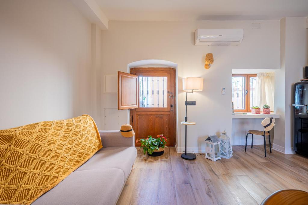 Posezení v ubytování The Nest Masia Can Tiranasi Relájate y Disfruta Escapada con Encanto Cerca de Barcelona-