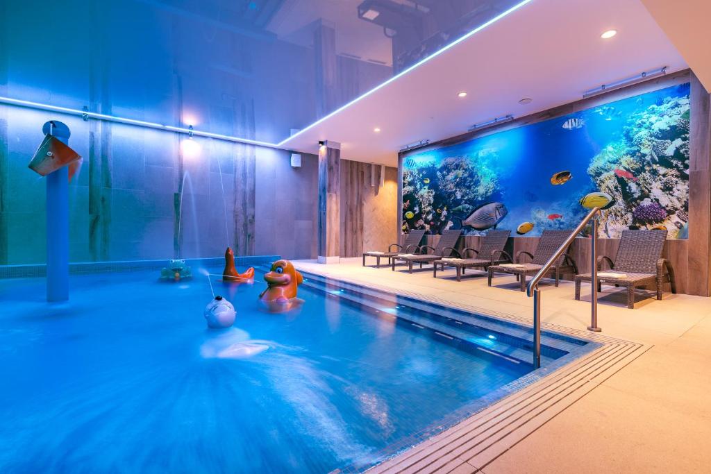 Bazén v ubytovaní Platinum Apartments alebo v jeho blízkosti