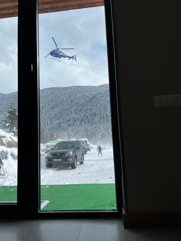 Nespecifikovaný výhled na hory nebo výhled na hory při pohledu z hotelu