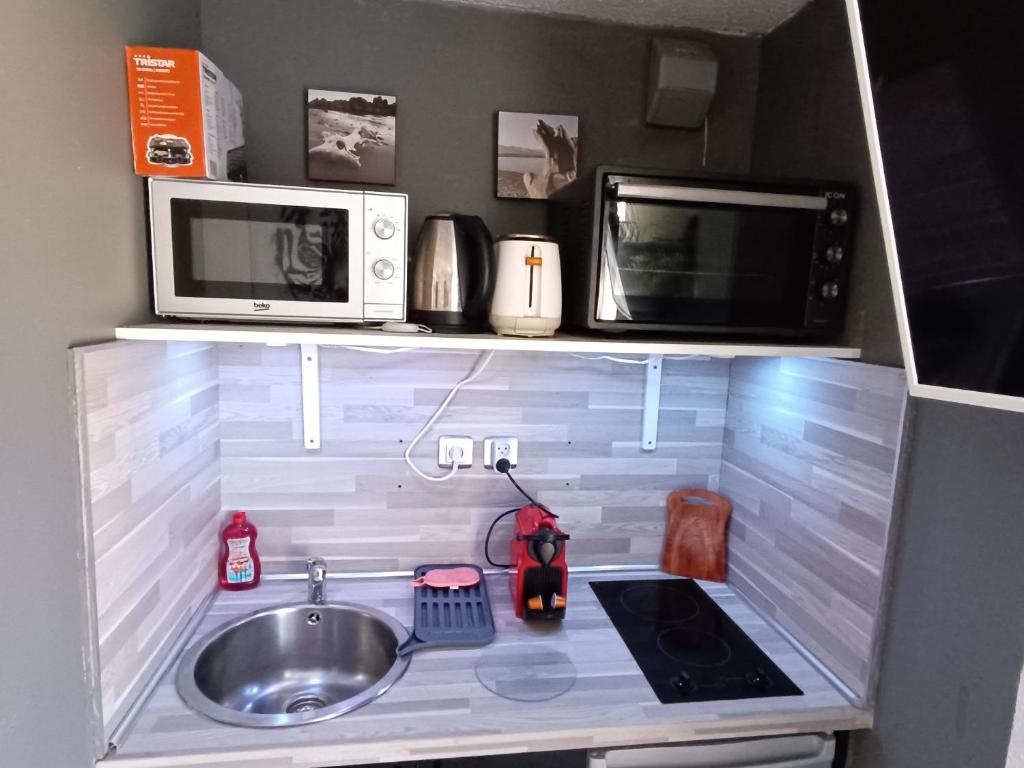 Kuchyň nebo kuchyňský kout v ubytování Chez Lilie, Studio cosy classé 2 étoiles Plage de Stella