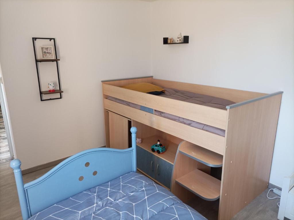 Ένα ή περισσότερα κρεβάτια σε δωμάτιο στο Chez Sabine la Campagne HAUT