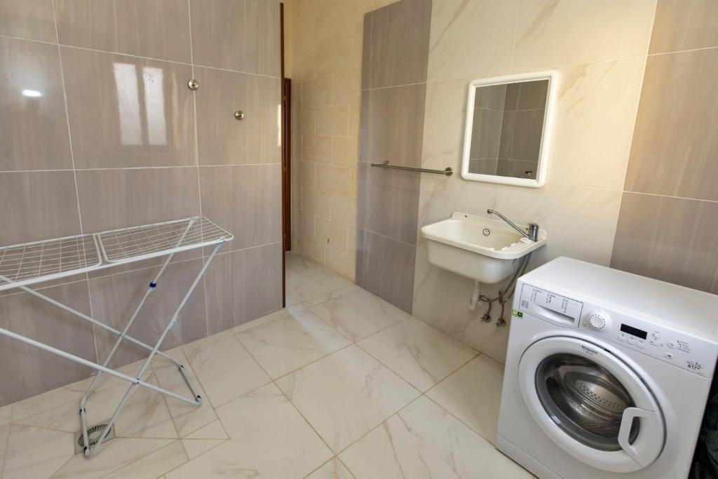 Fotografie z fotogalerie ubytování Holiday Home with Private Pool in Gozo v destinaci Xewkija