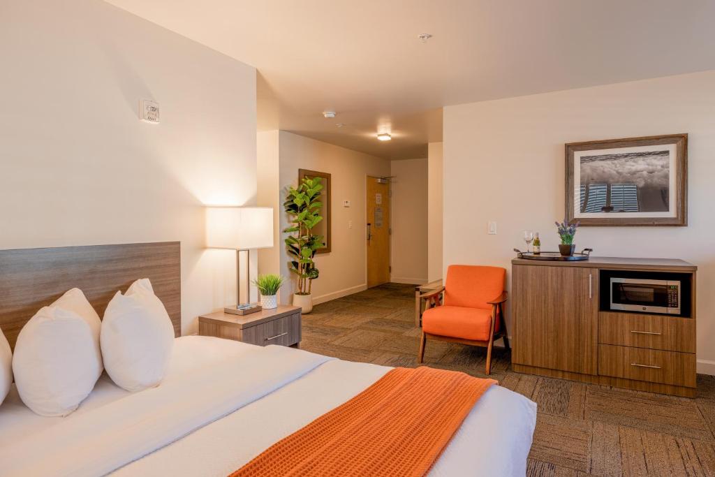 Inn At Moss Landing Point photo