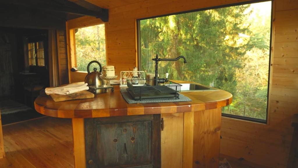 Kuchyň nebo kuchyňský kout v ubytování Eco-Resort Parco Botanico Fiorlago