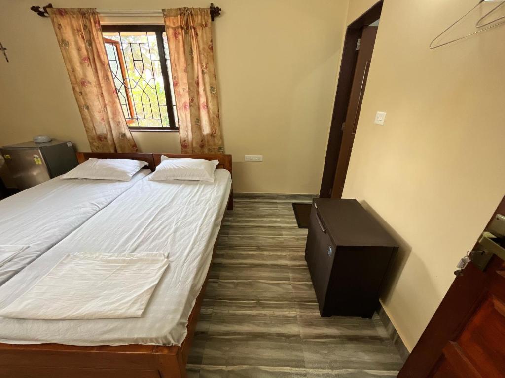 Postel nebo postele na pokoji v ubytování D 'SOUZA HOLIDAY HOME