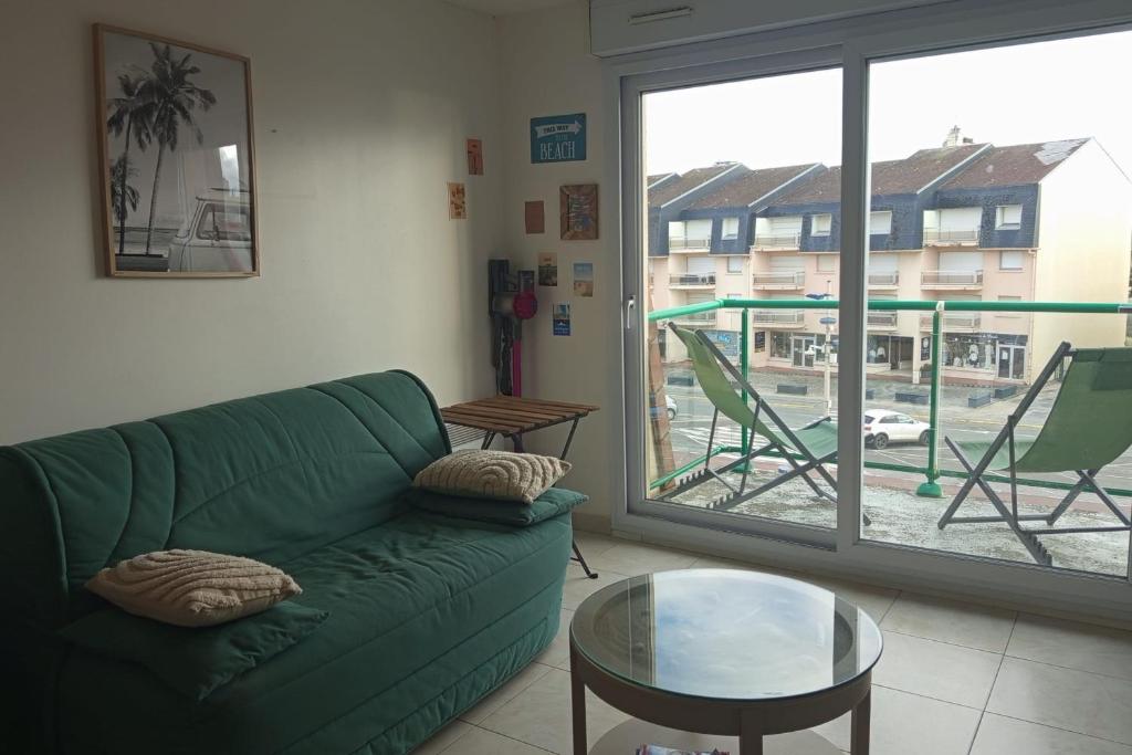 Photo de la galerie de l'établissement Charming T2 with sea view in Sainte-Cécile, à Sainte-Cécile-Plage