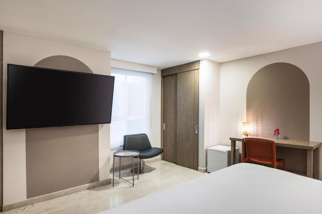 TV o dispositivi per l'intrattenimento presso Hotel MS Ciudad Jardin