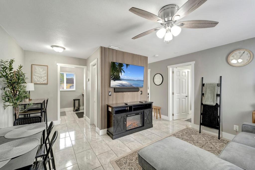 a living room with a fireplace and a ceiling fan at Charming 2 bed 1 Bath in Pahokee in Pahokee