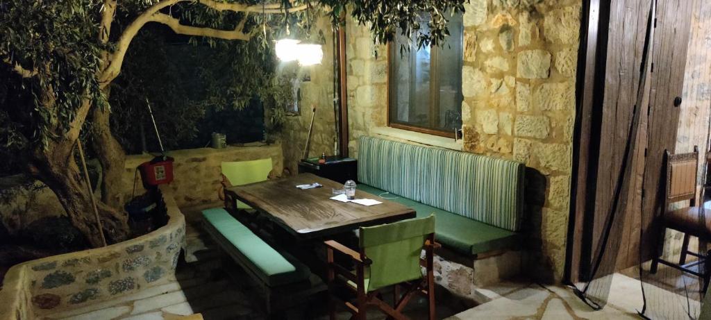 Φωτογραφία από το άλμπουμ του traditional house of Manis σε Κορακιάτικα