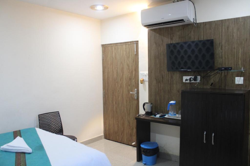 Postel nebo postele na pokoji v ubytování Hotel Shilva Inn