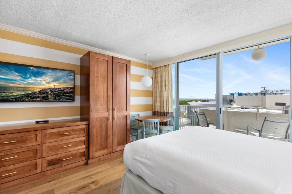 Pan American Oceanfront Hotel - 