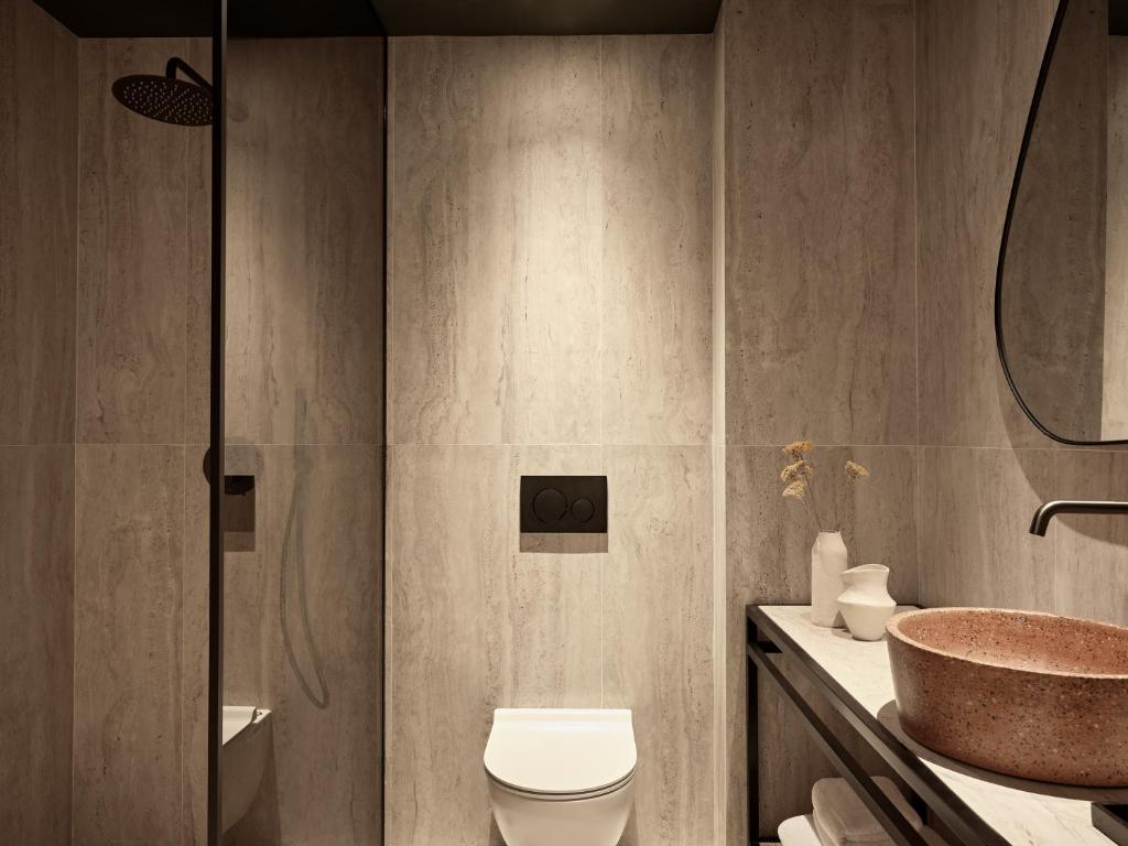 Koupelna v ubytování NAUMA PAROS Design Boutique Hotel