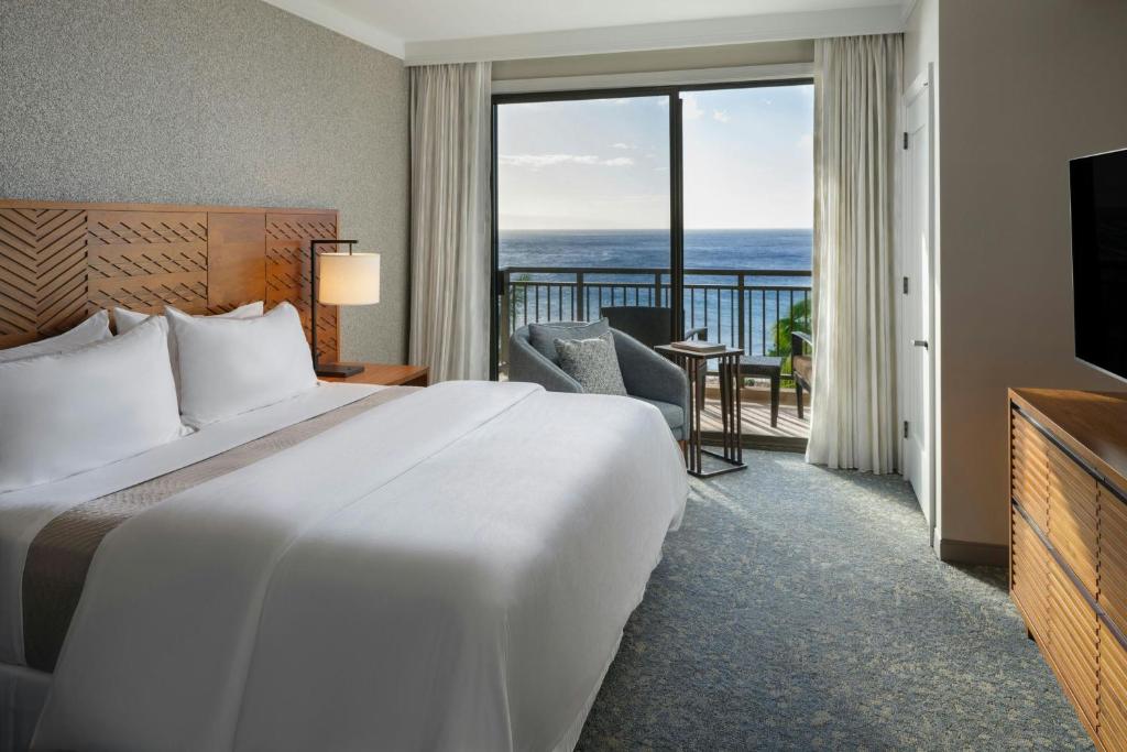 Postel nebo postele na pokoji v ubytování The Westin Nanea Ocean Villas, Ka'anapali
