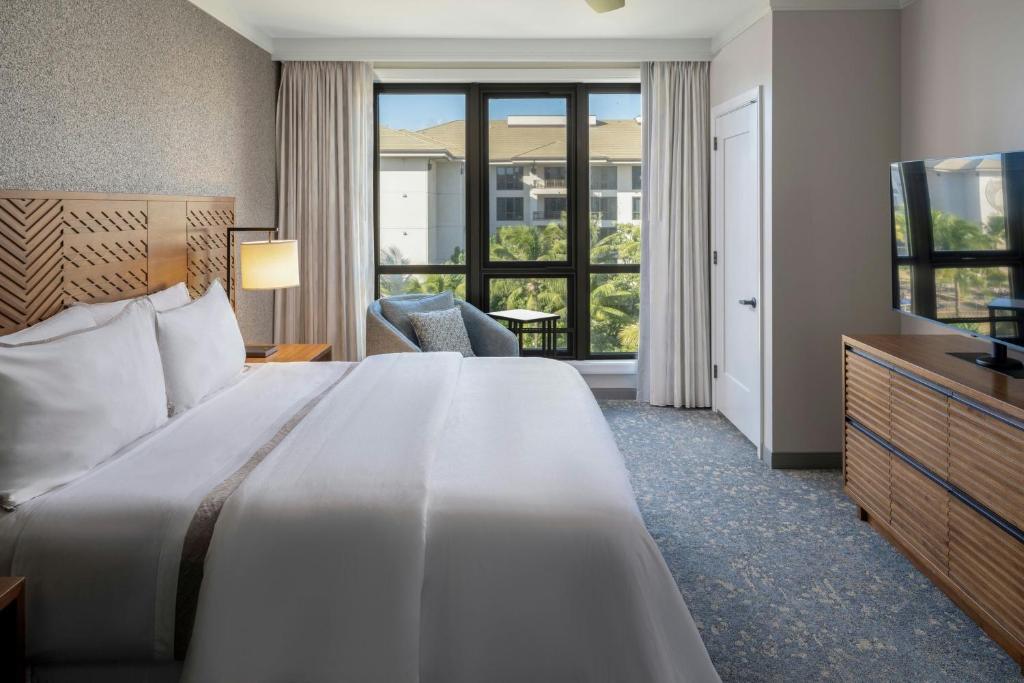 Postel nebo postele na pokoji v ubytování The Westin Nanea Ocean Villas, Ka'anapali