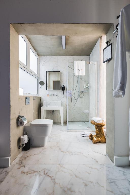 Koupelna v ubytování SU29 Boutique Hotel