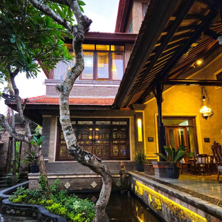 a house with a tree in front of it at Villa Djojonagoro in Ketewel