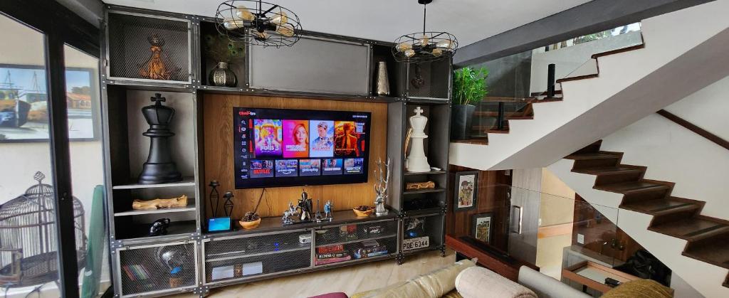TV a/nebo společenská místnost v ubytování Pousada Chalé Poder das Pedras
